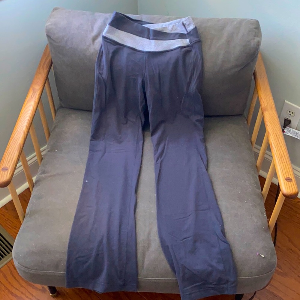 Size 2 blueish gray lululemon yoga pants